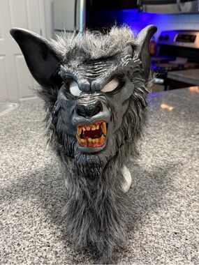 Fun World Werewolf Mask 5813 Gray Faux Fur Wolf Halloween Costume Adult